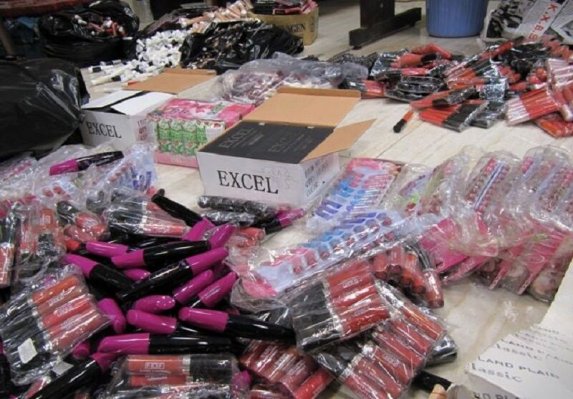 کشف ۲۰۰ میلیارد لوازم آرایشی و بهداشتی قاچاق در همدان